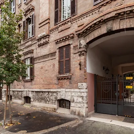 Guesthost - Lungotevere And Bright * Roma